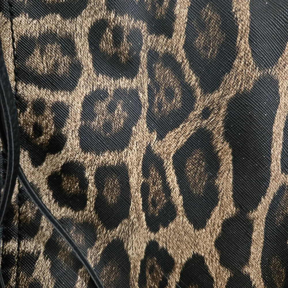 Tahari shoulder bag - Picture 4 of 16